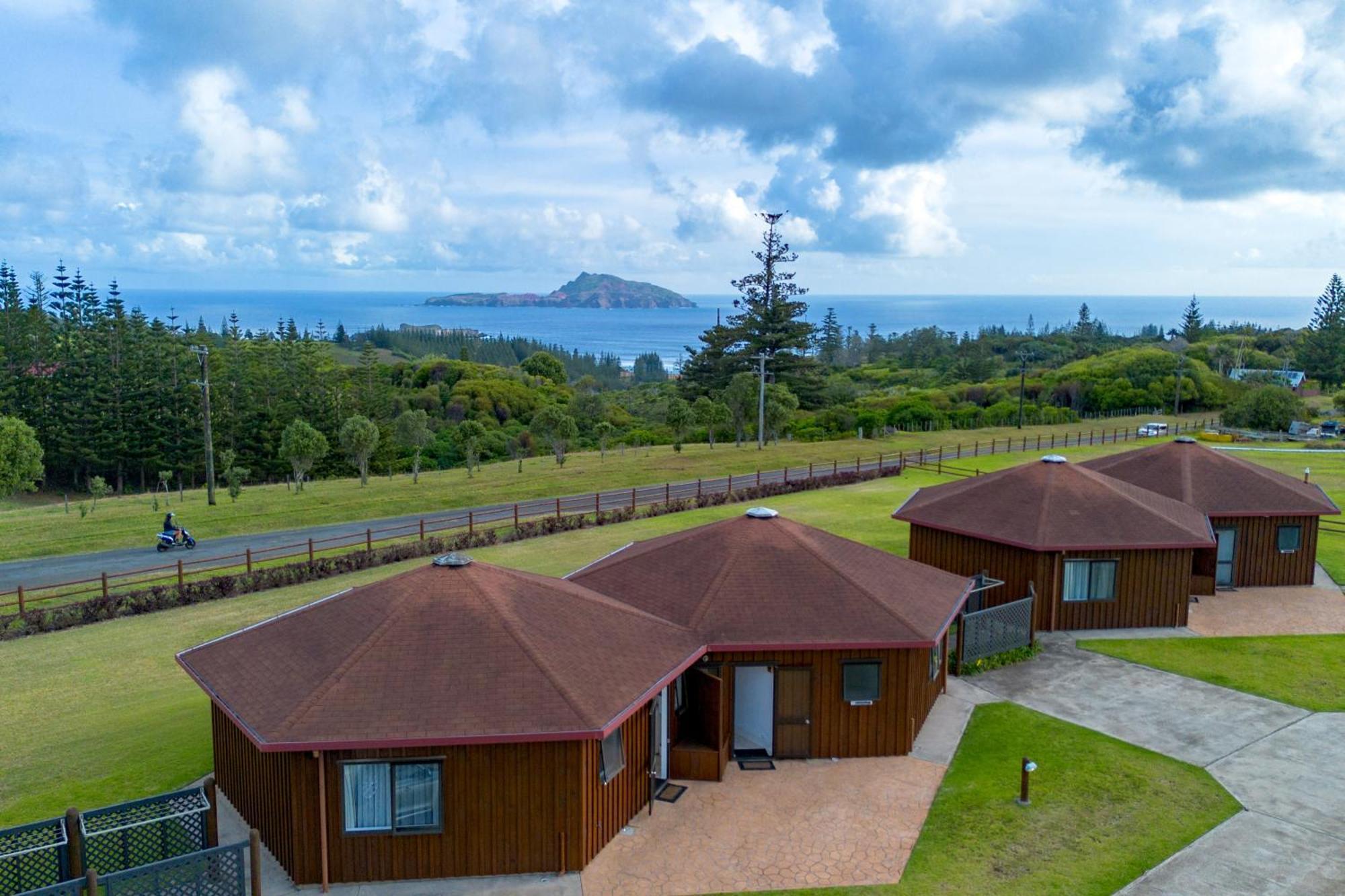 Ocean Breeze Cottages Burnt Pine Exteriör bild