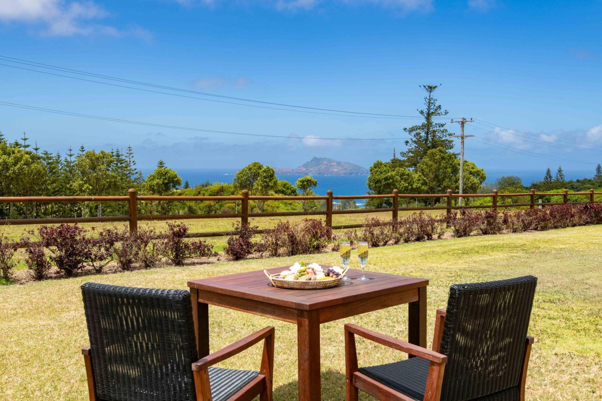 Ocean Breeze Cottages Burnt Pine Exteriör bild