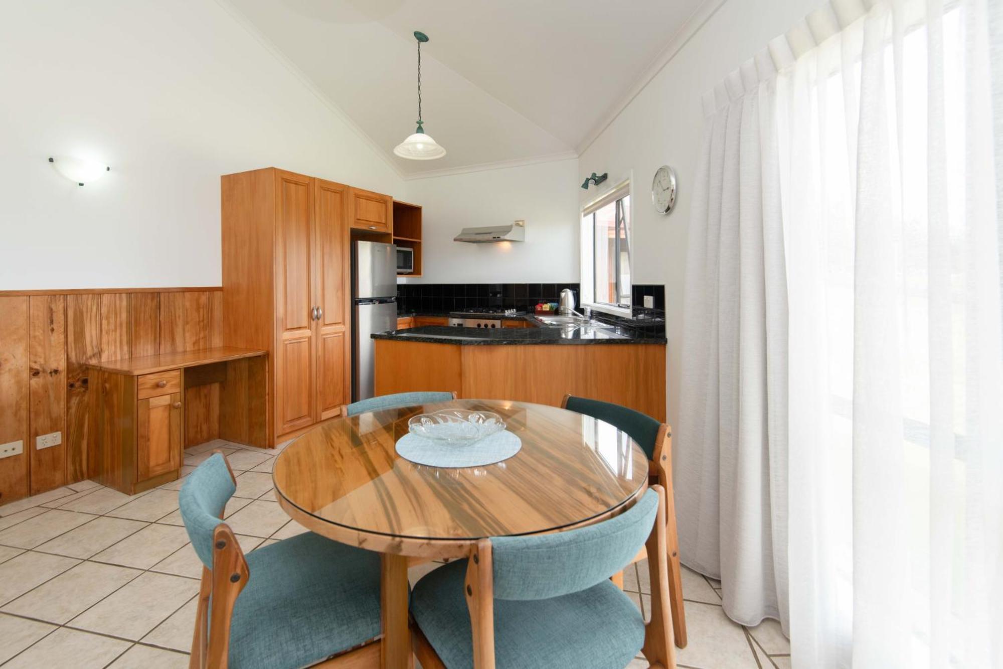 Ocean Breeze Cottages Burnt Pine Exteriör bild