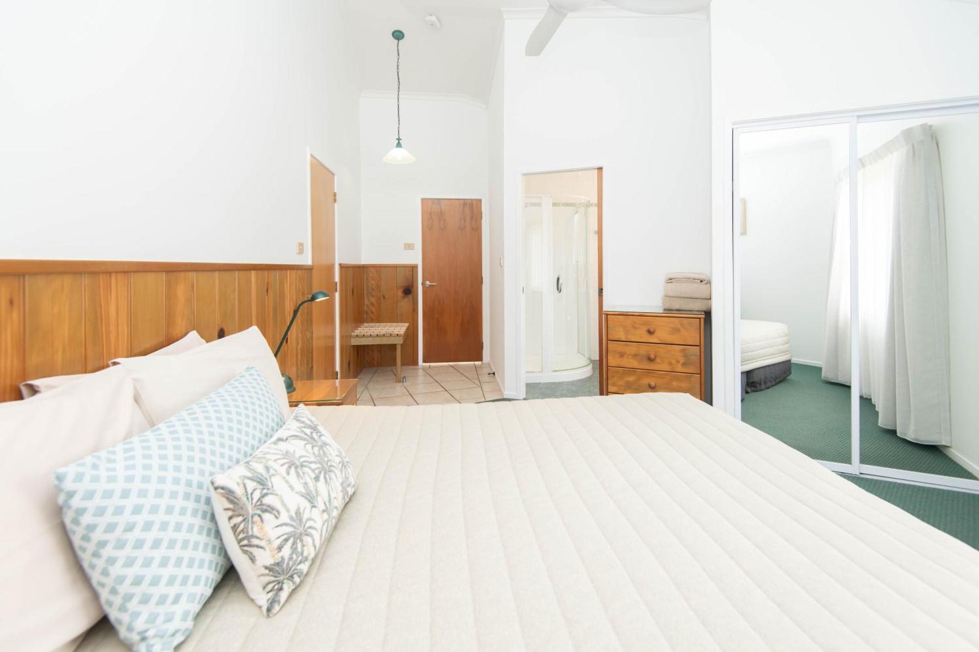 Ocean Breeze Cottages Burnt Pine Exteriör bild