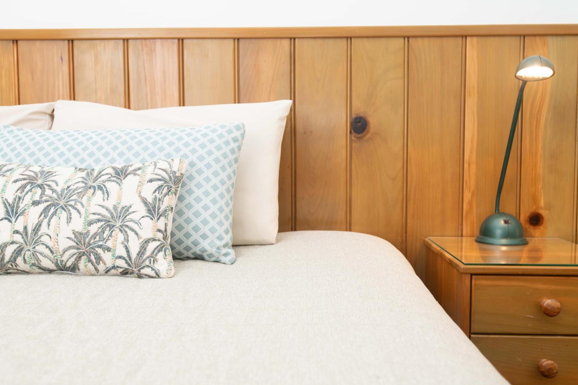 Ocean Breeze Cottages Burnt Pine Exteriör bild