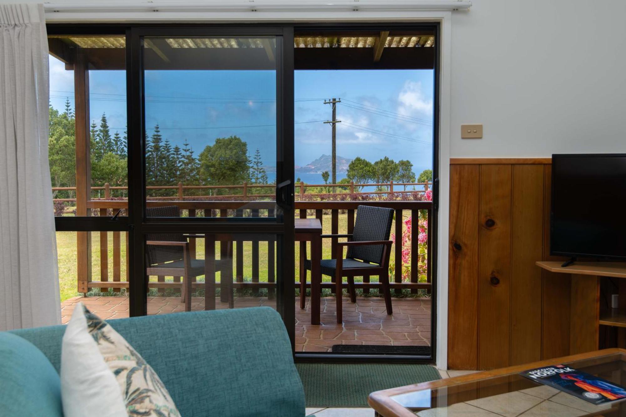 Ocean Breeze Cottages Burnt Pine Exteriör bild